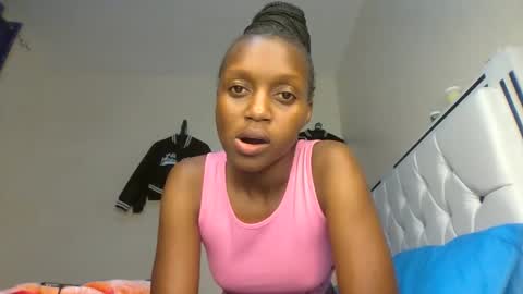 Snapshot of beverlyne5 chatting on 02-16-26, 07:10 beverly online show from 02-16-26, 07:10