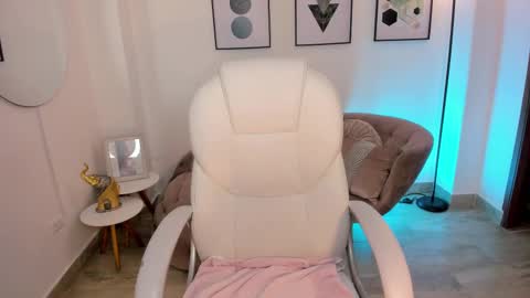 beverlyy johnson online show from 10-12-25, 03:49