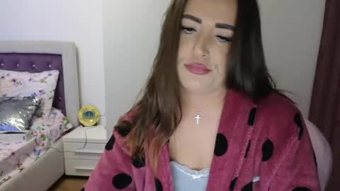   BeyonceDoll       Twitter DollBeyonce    online show from 04-24-26, 05:26