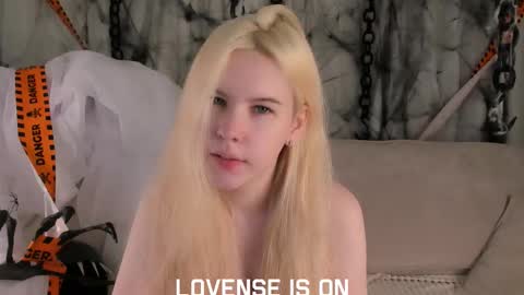 Snapshot of bezuya chatting on 11-04-25, 01:05 Eliz online show from 11-04-25, 01:05