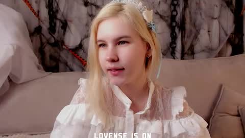 Snapshot of bezuya chatting on 11-06-25, 02:01 Eliz online show from 11-06-25, 02:01