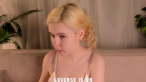 Snapshot of bezuya chatting on 11-08-25, 01:06 Eliz online show from 11-08-25, 01:06