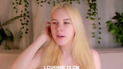 Snapshot of bezuya chatting on 11-11-25, 01:38 Eliz online show from 11-11-25, 01:38