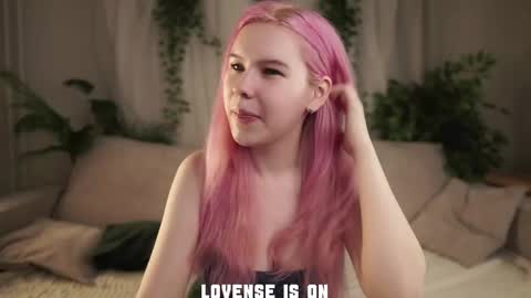 Snapshot of bezuya chatting on 11-27-25, 01:29 Eliz online show from 11-27-25, 01:29