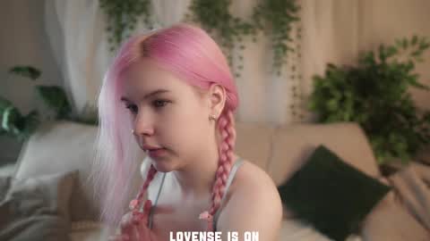 Snapshot of bezuya chatting on 11-28-25, 01:30 Eliz online show from 11-28-25, 01:30