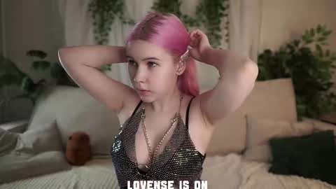 Snapshot of bezuya chatting on 12-05-25, 01:36 Eliz online show from 12-05-25, 01:36