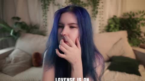 Snapshot of bezuya chatting on 12-14-25, 01:44 Eliz online show from 12-14-25, 01:44