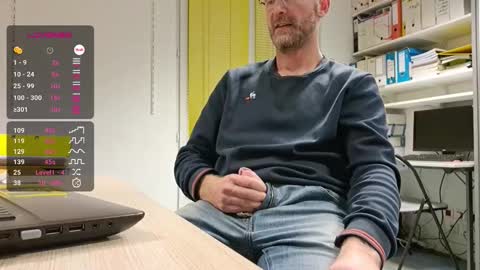 My name is David and if you like public exhibitions you wont be disappointed with me LoL - My favorite vibes is 44  online show from 12-01-25, 04:45