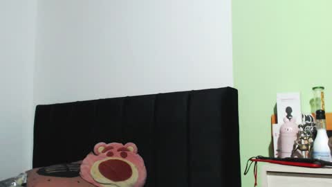 Snapshot of biabia_1 chatting on 01-12-25, 11:47 BiaBia online show from 01-12-25, 11:47