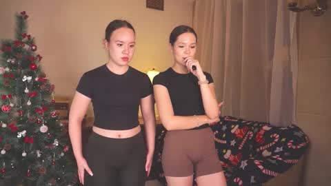 Lisa and Alice online show from 12-02-25, 01:39