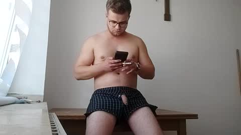 Snapshot of biboynr98 chatting on 09-28-25, 12:10 biboynr98 online show from 09-28-25, 12:10