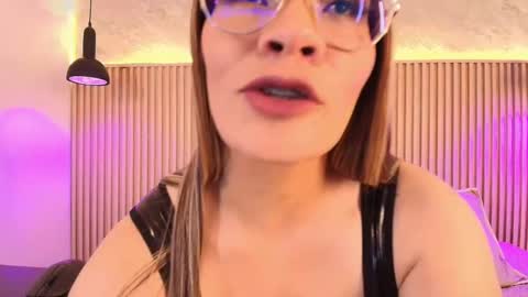 Tell me Sophia  online show from 12-18-25, 08:48