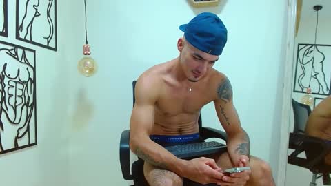 Big valentinHunk online show from 12-05-25, 01:58