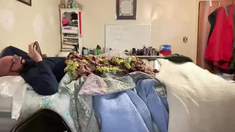 Mr. Muscle Monster online show from 12-17-25, 01:33