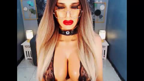 Snapshot of bigbomblhoraine chatting on 05-26-26, 08:10 Loraine Cruz online show from 05-26-26, 08:10