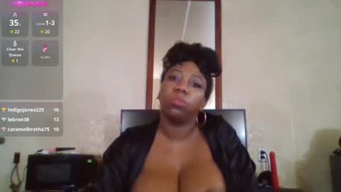 Snapshot of bigboobs_bouncin chatting on 12-17-24, 01:50 Ashley online show from 12-17-24, 01:50