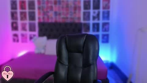 Snapshot of bigboobs_cloe chatting on 10-15-25, 04:51 bigboobs cloe online show from 10-15-25, 04:51