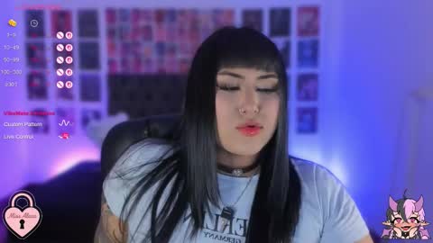 Snapshot of bigboobs_cloe chatting on 10-21-25, 03:18 bigboobs cloe online show from 10-21-25, 03:18