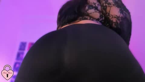 Snapshot of bigboobs_cloe chatting on 11-28-25, 05:21 bigboobs cloe online show from 11-28-25, 05:21