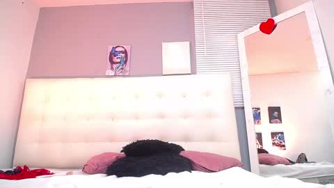 Snapshot of bigbooty_mommy chatting on 12-15-24, 05:53 Mia online show from 12-15-24, 05:53