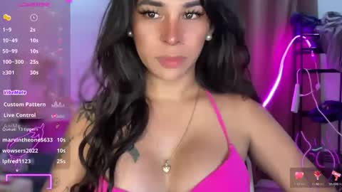 Snapshot of bigcockamanda23 chatting on 10-28-25, 04:42 queen amanda online show from 10-28-25, 04:42