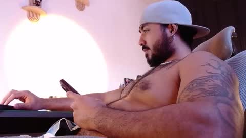 Snapshot of bigdaddybx chatting on 10-04-25, 01:20 Nate online show from 10-04-25, 01:20
