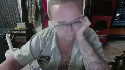 Snapshot of bigdbrillion chatting on 10-07-25, 12:35 Darryl online show from 10-07-25, 12:35