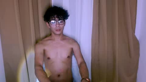 Snapshot of bigdickasian_gay chatting on 10-13-25, 05:40 bigdickasian_gay online show from 10-13-25, 05:40