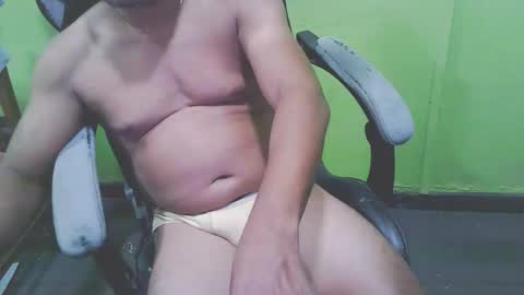 Snapshot of bigdickguyaux chatting on 12-20-25, 07:43 bigdickguyaux online show from 12-20-25, 07:43