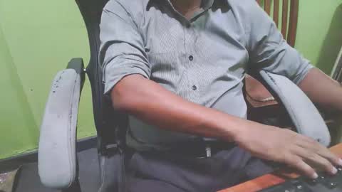 Snapshot of bigdickguyaux chatting on 02-25-26, 05:00 bigdickguyaux online show from 02-25-26, 05:00