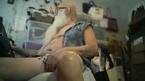 bigjeff01 online show from 11-02-25, 05:26