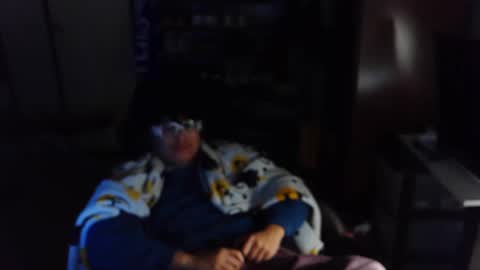 Snapshot of biglongt chatting on 11-12-25, 10:26 biglongt online show from 11-12-25, 10:26