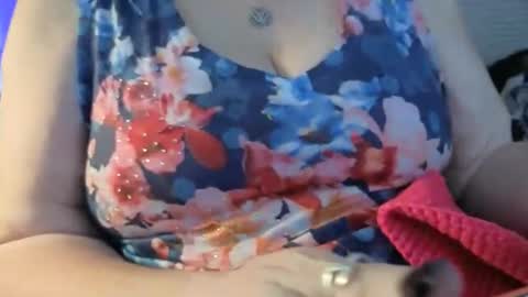 Snapshot of bigmarisella chatting on 10-30-25, 01:56 Big Mari online show from 10-30-25, 01:56