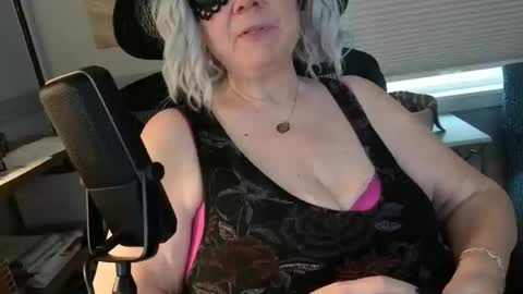 Snapshot of bigmarisella chatting on 02-03-26, 02:11 Big Mari online show from 02-03-26, 02:11