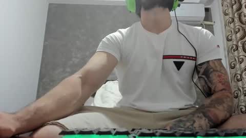 Snapshot of bigmuscles95 chatting on 06-01-26, 10:22 bigmuscles95 online show from 06-01-26, 10:22