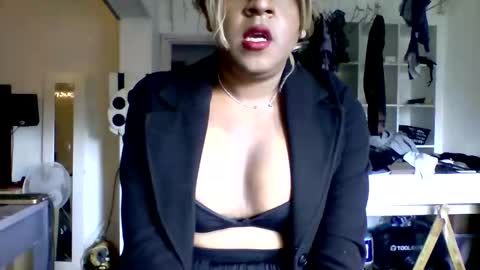 Snapshot of bigo247 chatting on 09-29-25, 10:20 Shemale Anna online show from 09-29-25, 10:20