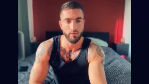 Snapshot of bigsnakeman1995 chatting on 10-22-25, 01:33 Gogo online show from 10-22-25, 01:33