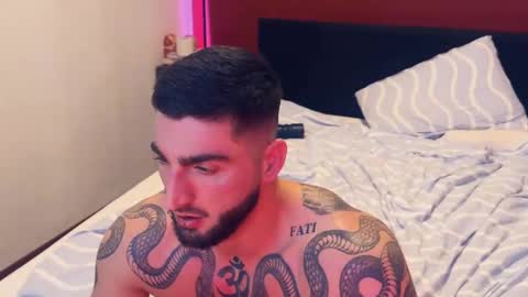 Snapshot of bigsnakeman1995 chatting on 11-30-25, 06:39 Gogo online show from 11-30-25, 06:39