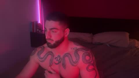 Snapshot of bigsnakeman1995 chatting on 12-16-25, 07:08 Gogo online show from 12-16-25, 07:08