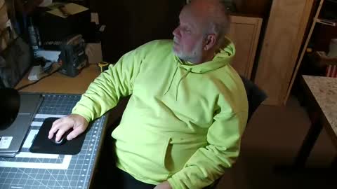 Snapshot of bigthump9999 chatting on 12-15-24, 04:59 bigthump9999 online show from 12-15-24, 04:59