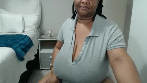 Snapshot of bigtitshornygirlxxx chatting on 12-03-25, 09:13 Lona online show from 12-03-25, 09:13