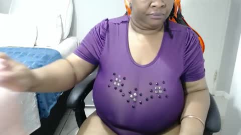 Snapshot of bigtitshornygirlxxx chatting on 12-14-25, 07:18 Lona online show from 12-14-25, 07:18