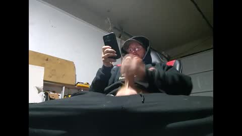 Snapshot of bigwc00 chatting on 10-24-25, 03:30 bigwc00 online show from 10-24-25, 03:30