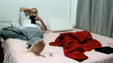 Snapshot of bigyyaso chatting on 07-12-26, 04:25 Horny Couple online show from 07-12-26, 04:25