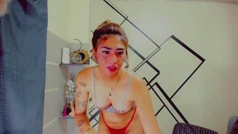 Snapshot of bitchcommanderstella chatting on 12-28-24, 11:48 3 online show from 12-28-24, 11:48