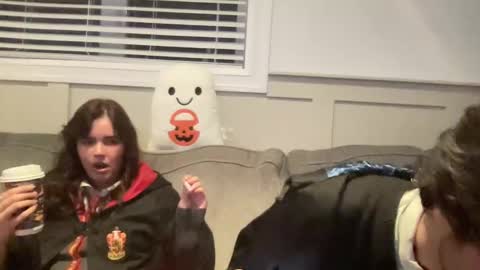 Snapshot of bkws985 chatting on 10-26-25, 02:28 bkws985 online show from 10-26-25, 02:28