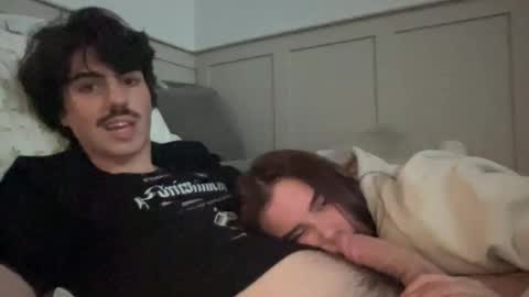 Snapshot of bkws985 chatting on 11-18-25, 04:50 bkws985 online show from 11-18-25, 04:50