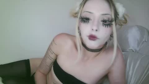vampire fang  online show from 06-16-26, 06:32
