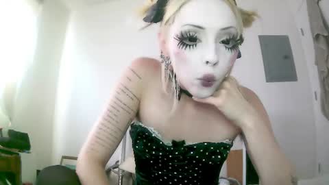 vampire fang  online show from 06-19-26, 10:13
