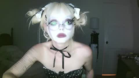 vampire fang  online show from 07-05-26, 07:15